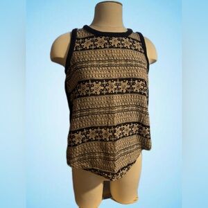 Sleeveless patterned top